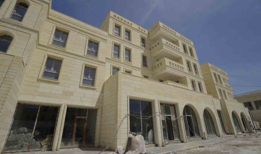 Mardin'in Yeşilli ilçesinde gerçekleştirilen kentsel dönüşüm projesi, yöresel mimariyi modern