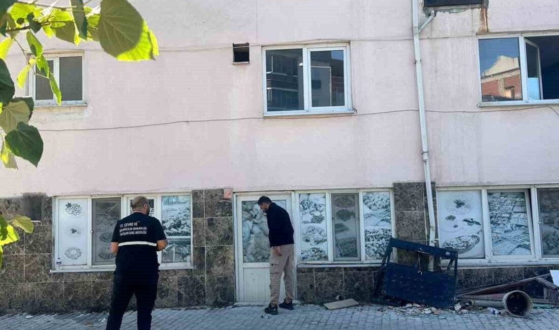 Bakan Murat Kurum, Balıkesir Sındırgı'daki depremin ardından 1 binanın yıkıldığını,