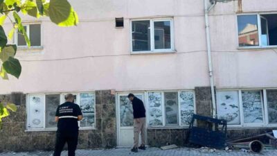 Bakan Murat Kurum, Balıkesir Sındırgı'daki depremin ardından 1 binanın yıkıldığını,