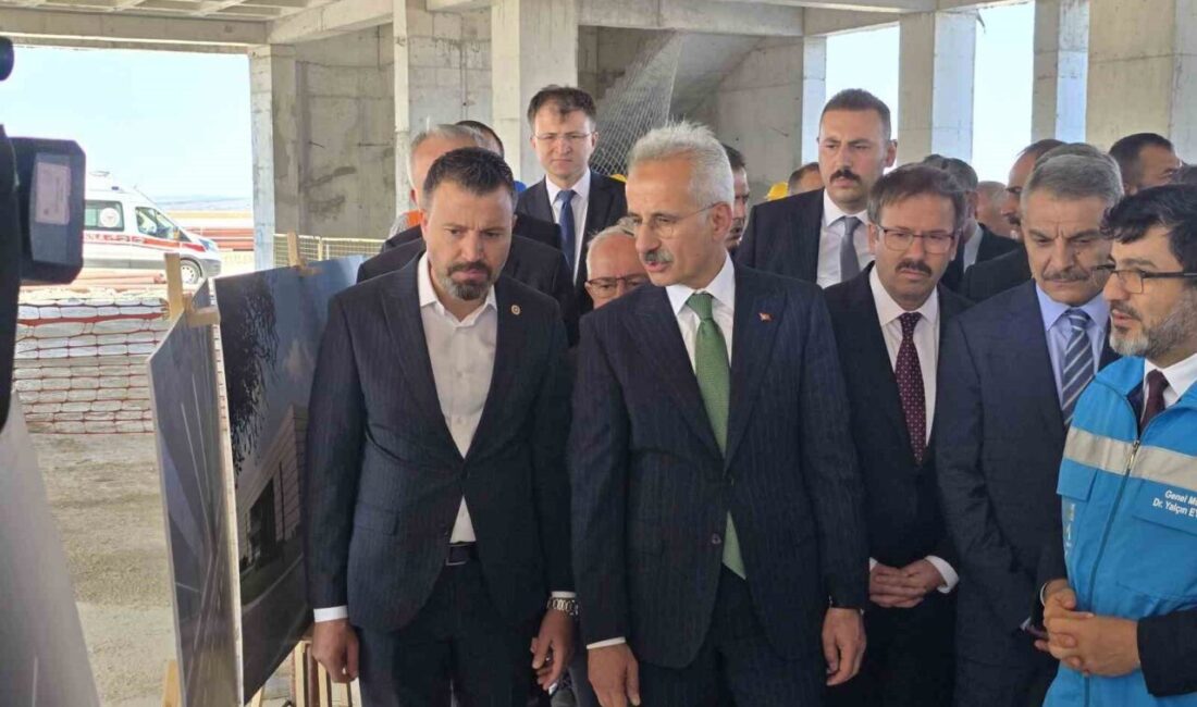 Ulaştırma ve Altyapı Bakanı Abdulkadir Uraloğlu, Yozgat Havalimanı'ndaki incelemelerde altyapı