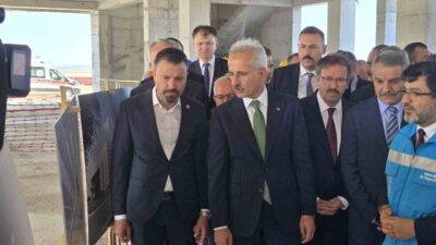 Ulaştırma ve Altyapı Bakanı Abdulkadir Uraloğlu, Yozgat Havalimanı'ndaki incelemelerde altyapı