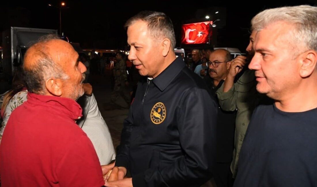 İçişleri Bakanı Ali Yerlikaya, Balıkesir'in Sındırgı ilçesindeki deprem sonrası devletin
