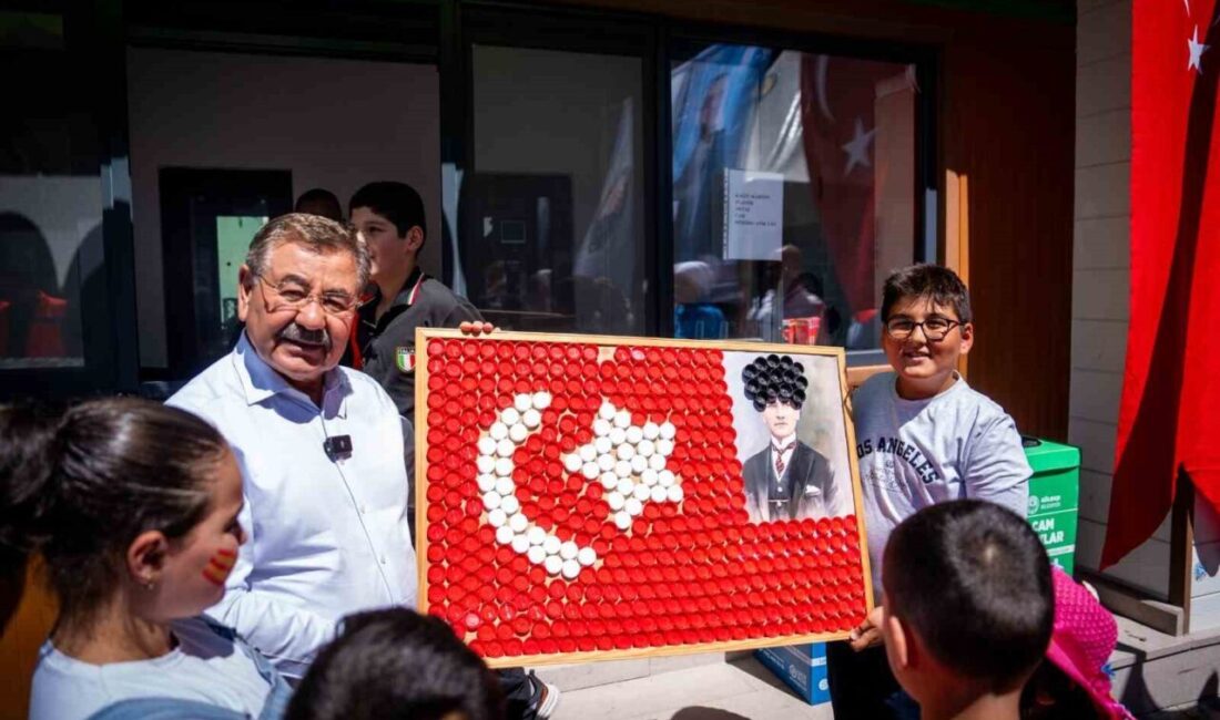 Gölbaşı Belediye Başkanı Yakup Odabaşı, çocuklarla gerçekleştirdiği 'Dönüştür, Hediye Kazan'