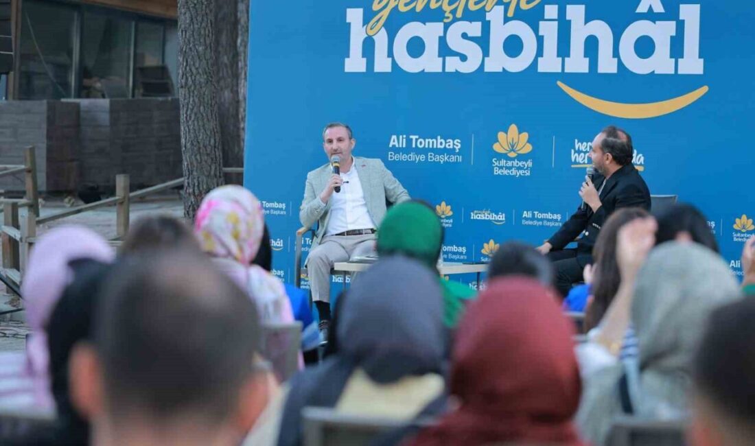 Sultanbeyli Belediye Başkanı Ali Tombaş, gençlerle bir araya gelerek TEKNOFEST