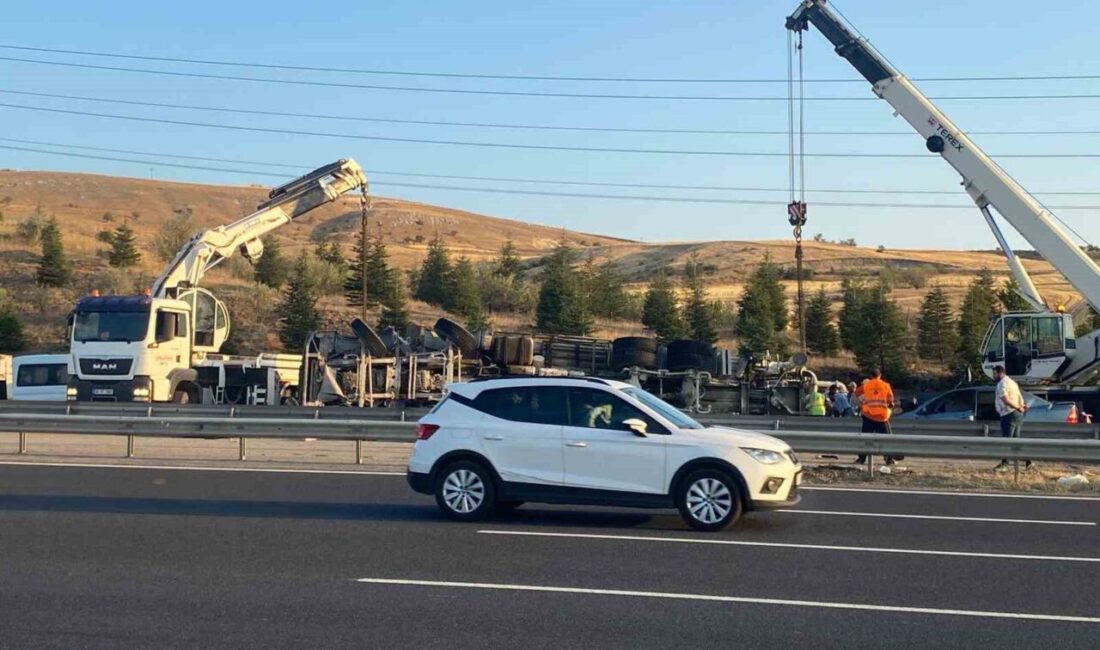 Ankara'nın Etimesgut ilçesinde beton mikserinin devrilmesi sonucu meydana gelen kazada,