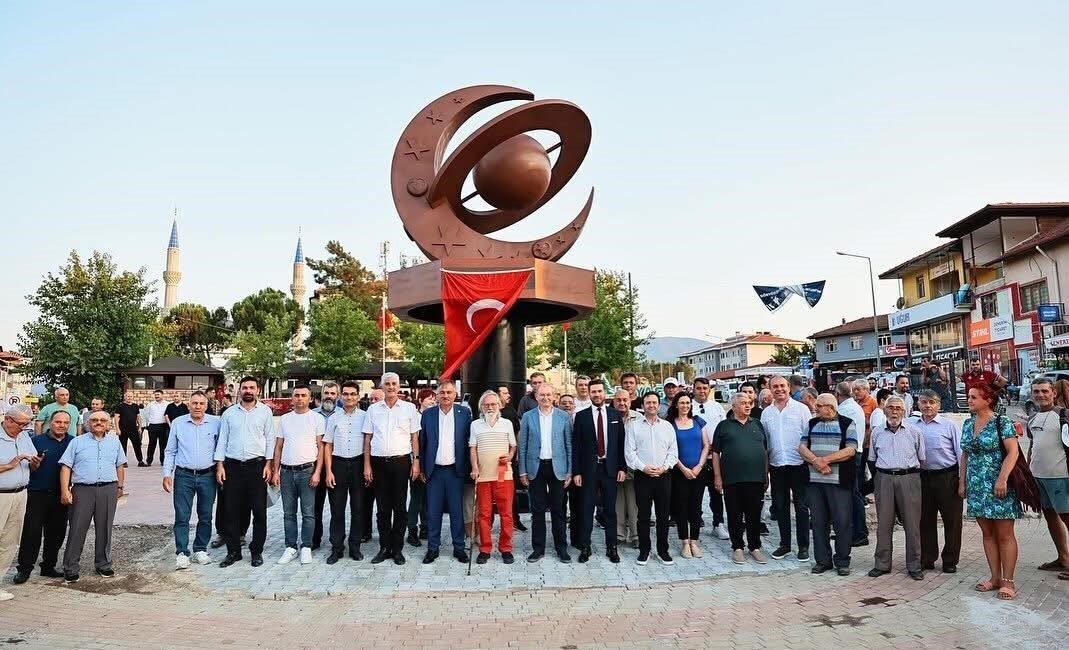 Beyağaç Topuklu Yaylası'nda düzenlenen gökyüzü gözlem etkinliğinde 3 metre yüksekliğindeki