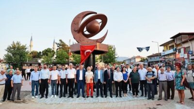 Beyağaç Topuklu Yaylası'nda düzenlenen gökyüzü gözlem etkinliğinde 3 metre yüksekliğindeki