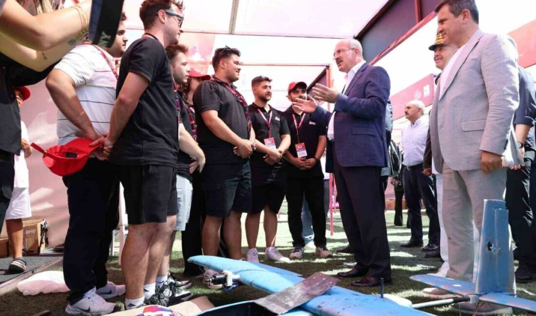 Çanakkale'de düzenlenen TEKNOFEST 2025 kapsamındaki 'Savaşan İHA Yarışması' Gökçeada Havalimanı'nda