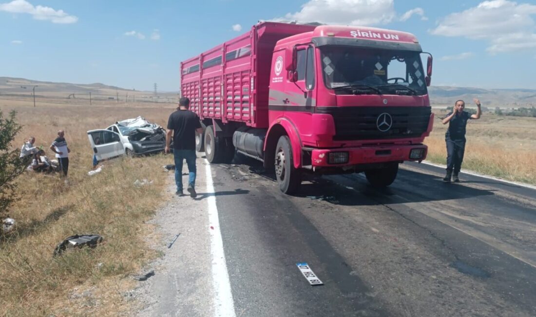 Çorum Sungurlu'da meydana gelen zincirleme trafik kazasında 10 kişi yaralandı.