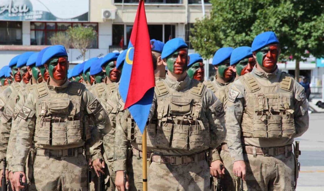 Çorum'da coşkuyla kutlanan 30 Ağustos Zafer Bayramı'nda, Kadeş Barış Meydanı'nda
