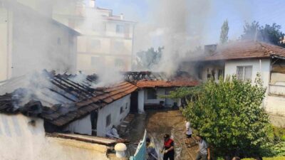 Çorum Sungurlu'da çıkan ev yangınında itfaiye yangını kontrol altına aldı,