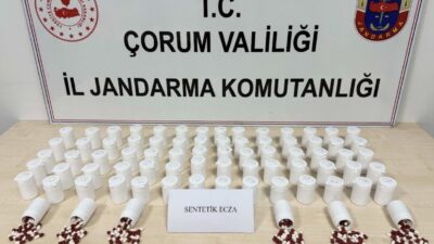 Çorum'da jandarma operasyonunda binlerce sentetik ecza hapı ile yüzlerce kök