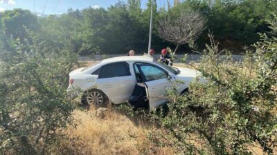 Çorum'da meydana gelen kazada Fethi Ç. yönetimindeki otomobilin bordür taşlarına