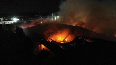 Çorum'daki Ersa Tekstil fabrikasında çıkan yangın kontrol altına alındı. Vali