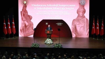 Cumhurbaşkanı Erdoğan, Uluslararası Arkeoloji Sempozyumu'nda tarihi eserlerin iadesindeki başarılardan bahsederek,