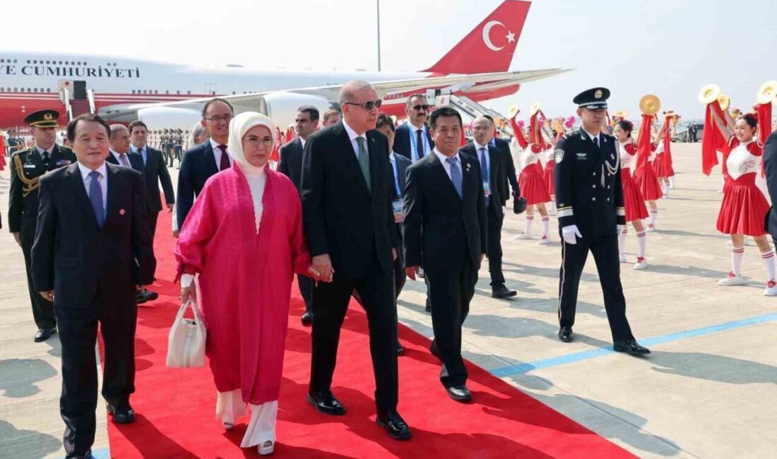 Çin'in Tianjin şehrine gelen Cumhurbaşkanı Recep Tayyip Erdoğan ve eşi
