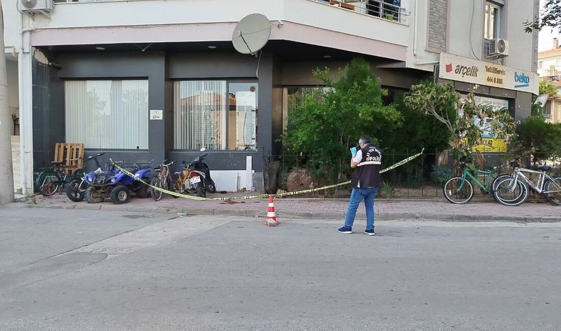 Çorum'un Osmancık ilçesinde Hüseyin Yavuz K., evinin önünde kimliği belirsiz