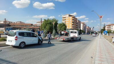 Yerköy – Çiçekdağı sınırında bulunan kavşakta trafik kazası meydana geldi.