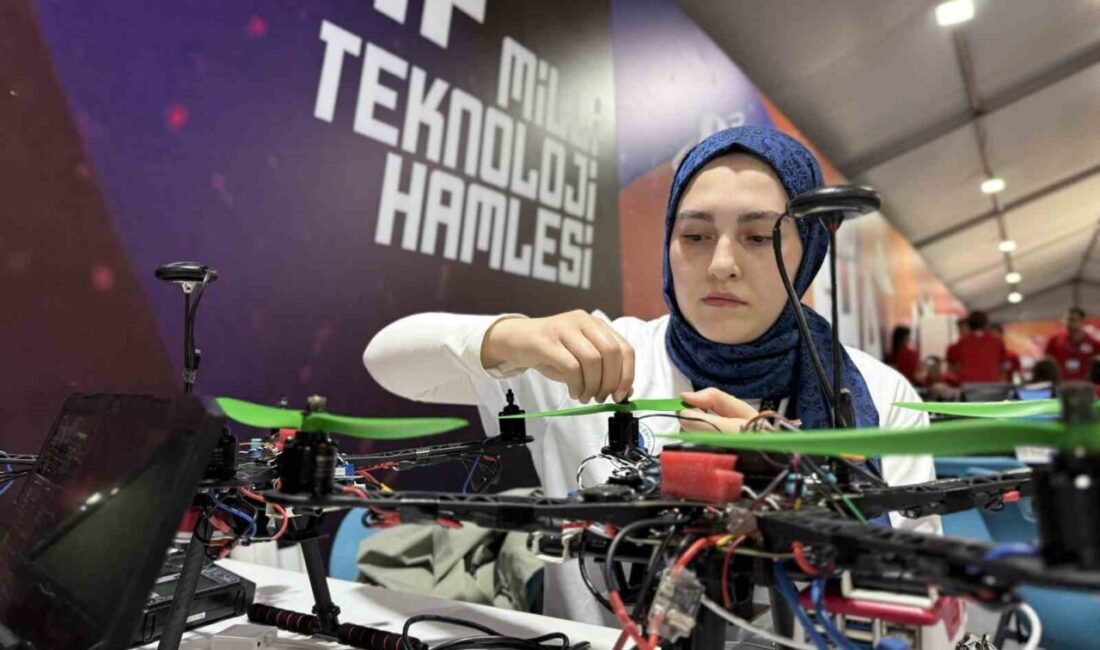 TEKNOFEST kapsamındaki Sürü İHA Yarışması, dronlarını otonom olarak uçuran takımların