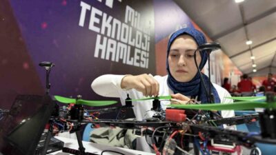 TEKNOFEST kapsamındaki Sürü İHA Yarışması, dronlarını otonom olarak uçuran takımların