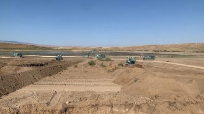 Kırşehir’in Çiçekdağı ilçesine bağlı Gölcük Köyü’nde gölet temizleme çalışmaları tüm