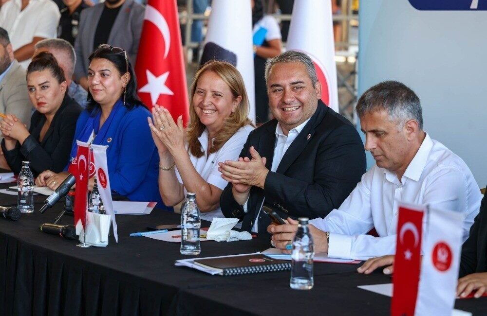 Keçiören Belediyesi'nin düzenlediği 'Söz Sizde, Başkan Mahallenizde, Çözüm Bizde' buluşması