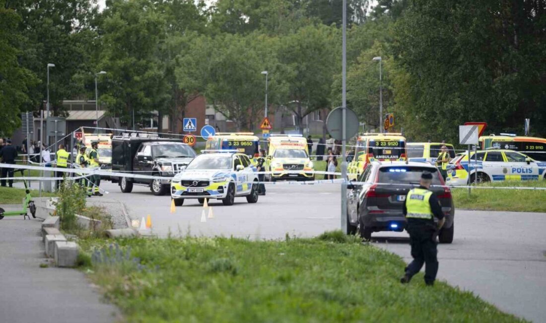Örebro, İsveç'teki bir cami önünde cuma namazı sonrası gerçekleşen silahlı