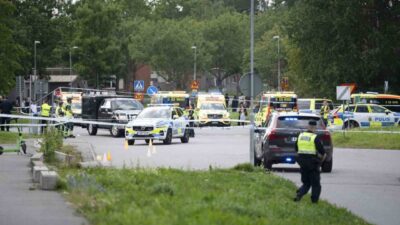 Örebro, İsveç'teki bir cami önünde cuma namazı sonrası gerçekleşen silahlı