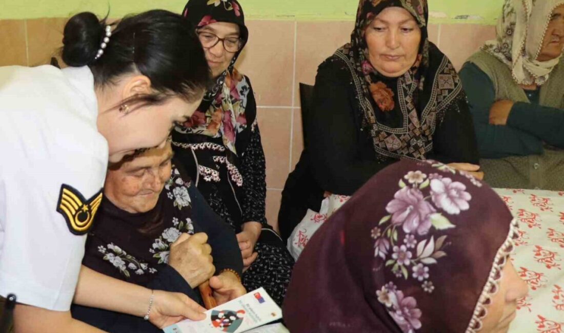 Yozgat'ta jandarma ekipleri, Erkekli Köyü'nde kadınlara KADES uygulamasını tanıtarak şiddetle