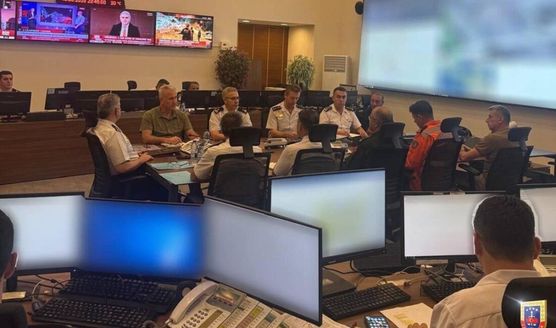 Jandarma Genel Komutanlığı, Balıkesir'deki deprem bölgesinde arama kurtarma çalışmalarına destek