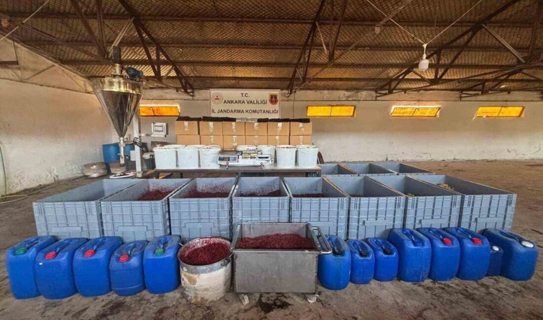 Ankara'nın Etimesgut ilçesinde kaçak nargile tütünü imalatı ve satışı yaptığı