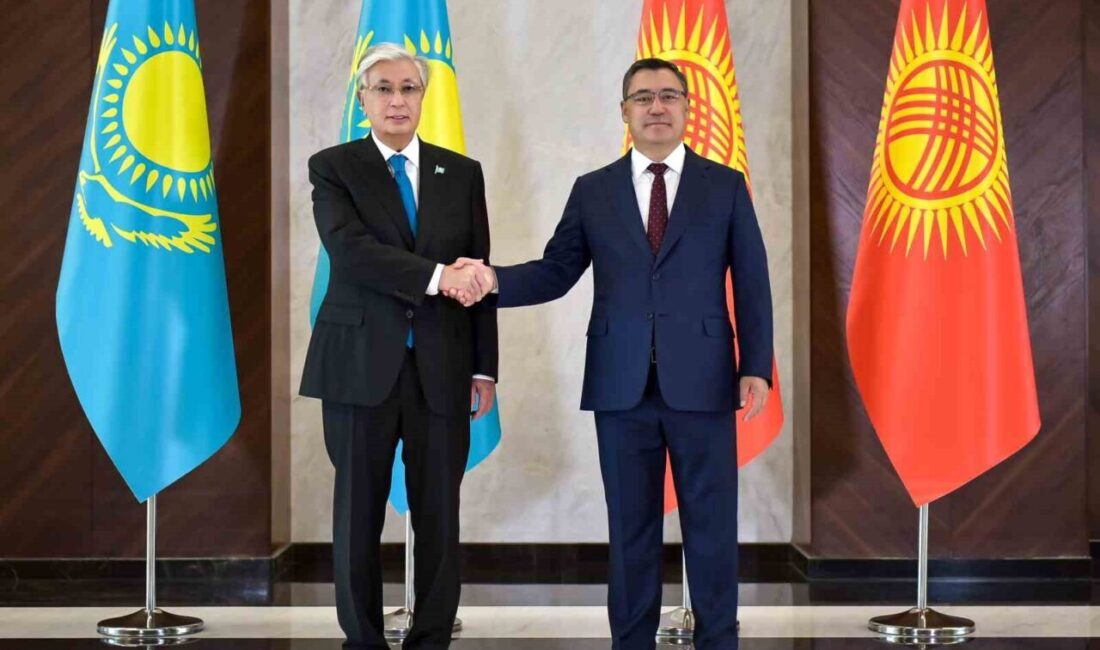 Kazakistan Cumhurbaşkanı Kasım Cömert Tokayev, Kırgızistan Cumhurbaşkanı Sadr Caparov'a "Altın