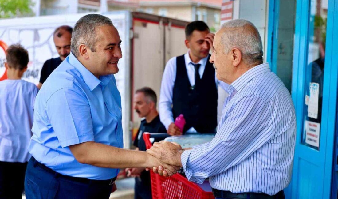Keçiören Belediye Başkanı Mesut Özarslan, Sanatoryum Caddesi'nde esnafı ziyaret ederek