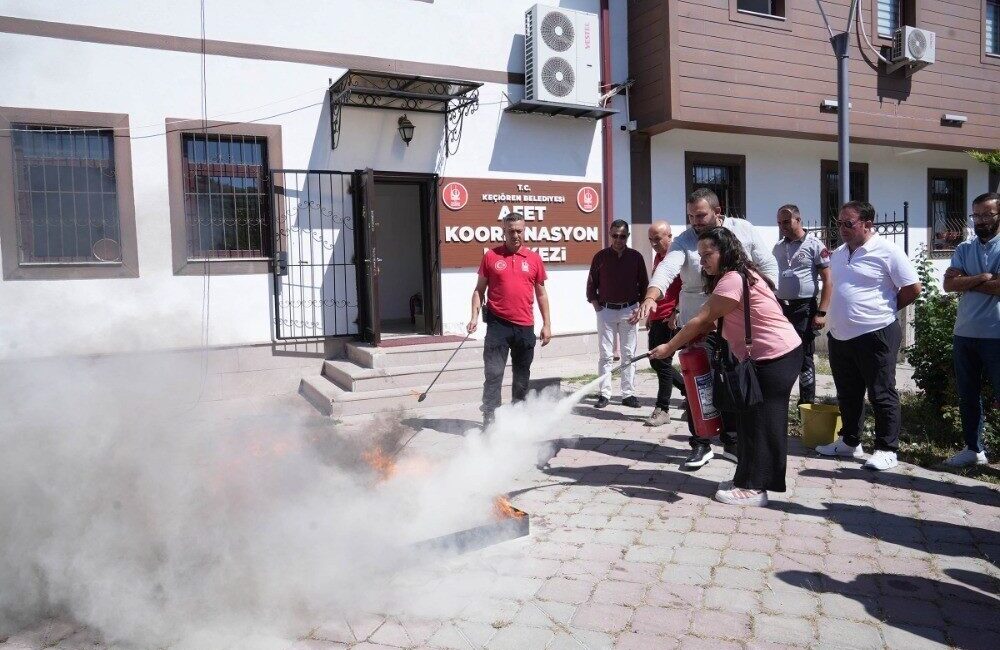 Keçiören Belediyesi, personeline afet ve yangın eğitimi vererek iş güvenliği