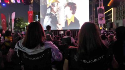 Keçiören Belediyesi, Yeşilçam klasiklerinden "Neşeli Günler" filmi ile açık hava
