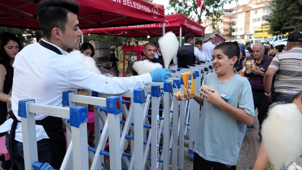 Keçiören Belediyesi'nin düzenlediği sinema etkinlikleri, 'Köyden İndim Şehre' ve 'Tatlı