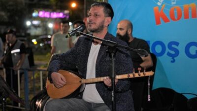 Keçiören Belediyesi'nin Ahmet Mergen Parkı'nda düzenlediği yaz konserine Cankat Erdoğan,