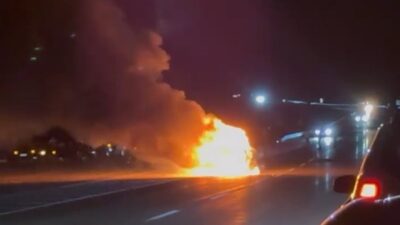 Yozgat'ta gece saatlerinde seyir halindeki araç aniden alev aldı. Şans