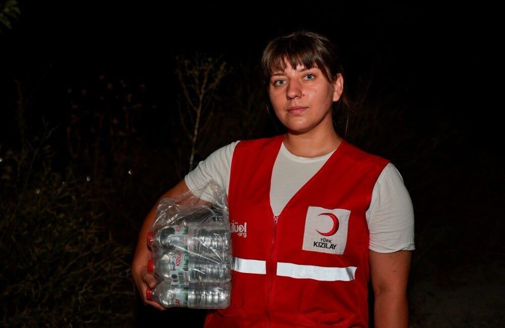 Türk Kızılay, orman yangınlarıyla mücadeleye personel, gönüllü ve teknik donanımla