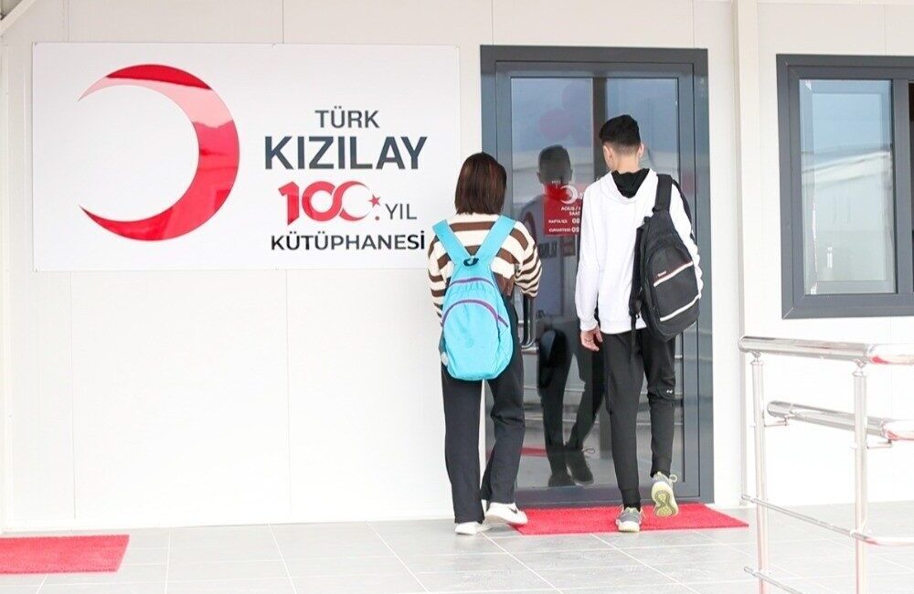 Türk Kızılay'ın deprem bölgesindeki 100. Yıl Kütüphanelerinde YKS'e hazırlanan 504