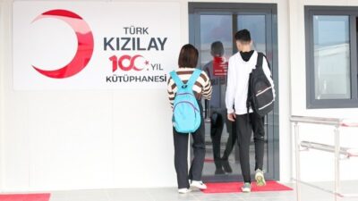 Türk Kızılay'ın deprem bölgesindeki 100. Yıl Kütüphanelerinde YKS'e hazırlanan 504