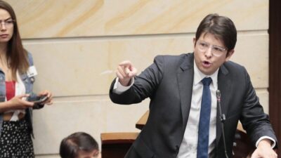 Kolombiya'da başkan adayı 39 yaşındaki Senatör Miguel Uribe, miting sırasında