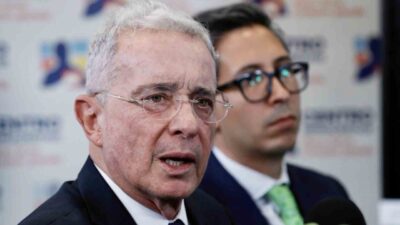 Kolombiya eski Devlet Başkanı Alvaro Uribe, tanık manipülasyonu, usulsüzlük ve