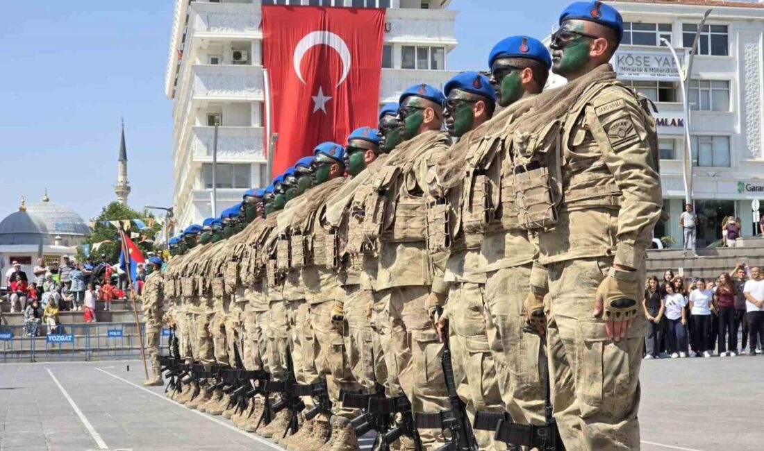 Yozgat'ta coşkuyla kutlanan 30 Ağustos Zafer Bayramı'nda Vali, Belediye Başkanı