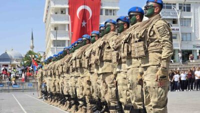 Yozgat'ta coşkuyla kutlanan 30 Ağustos Zafer Bayramı'nda Vali, Belediye Başkanı