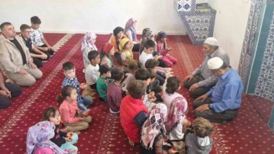 Akdağmadeni Şahnederesi Köyü'ndeki yaz Kur'an Kursu mezuniyet töreni, duygusal anlara