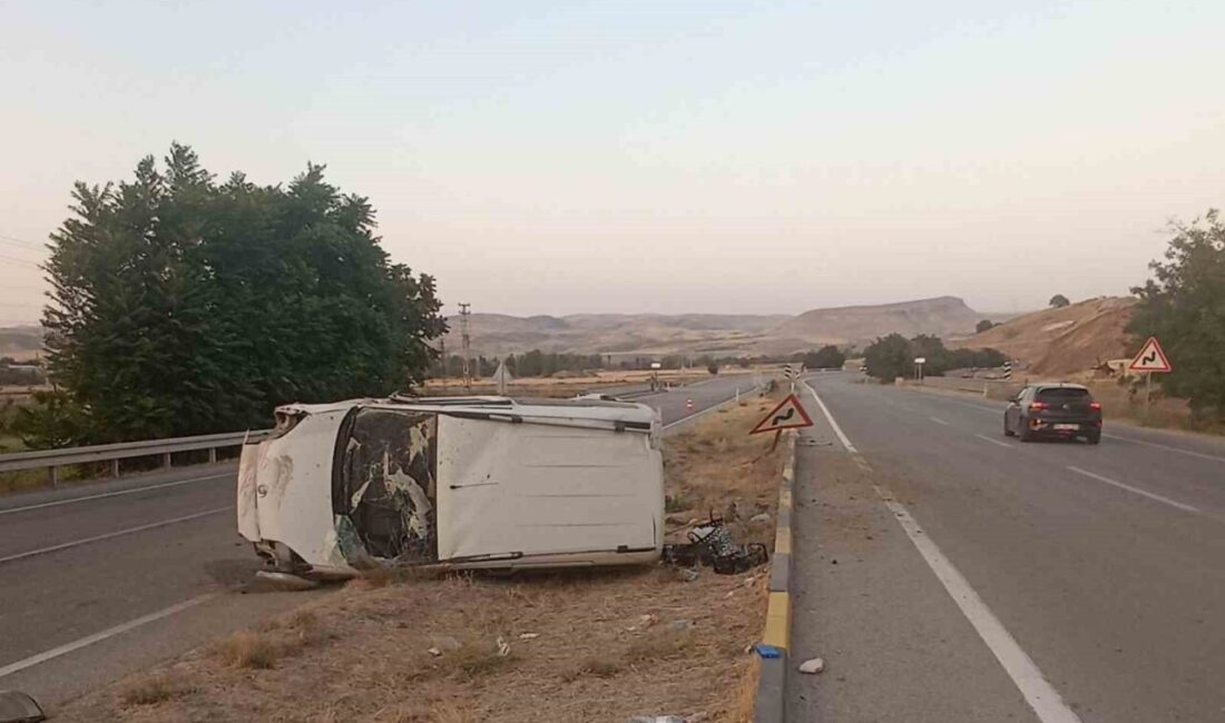 Ankara'nın Beypazarı ilçesinde otomobilin lastiği patlayarak takla attı. Kazada 2