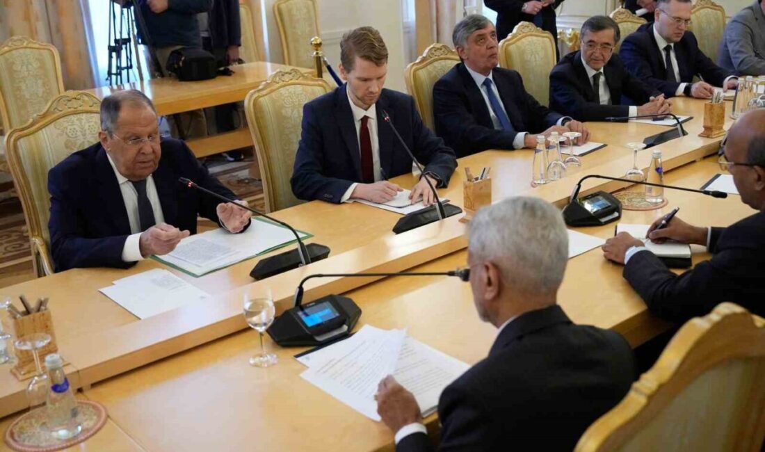 Rusya Dışişleri Bakanı Sergey Lavrov, Putin'in Zelenskiy ile görüşmeye hazır