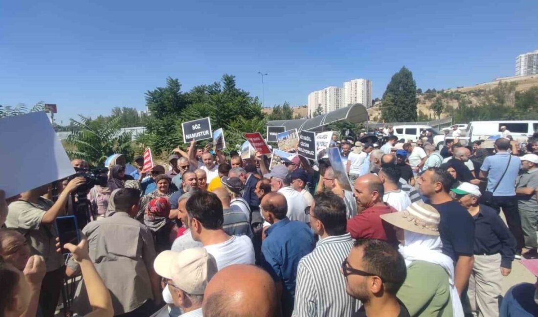 Mamak kentsel dönüşümünde mağdur olan vatandaşlar, evlerine kavuşamamanın sıkıntısıyla eylem