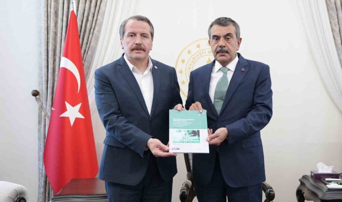 Memur-Sen ve Eğitim-Bir-Sen Genel Başkanı Ali Yalçın, Milli Eğitim Bakanı